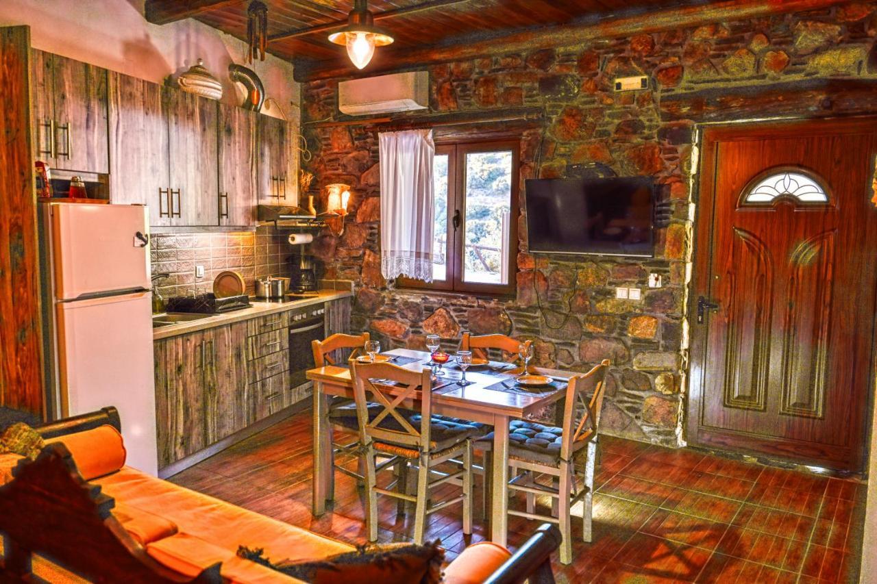 "Pefkopetro" Traditional House Keramotí Exteriör bild