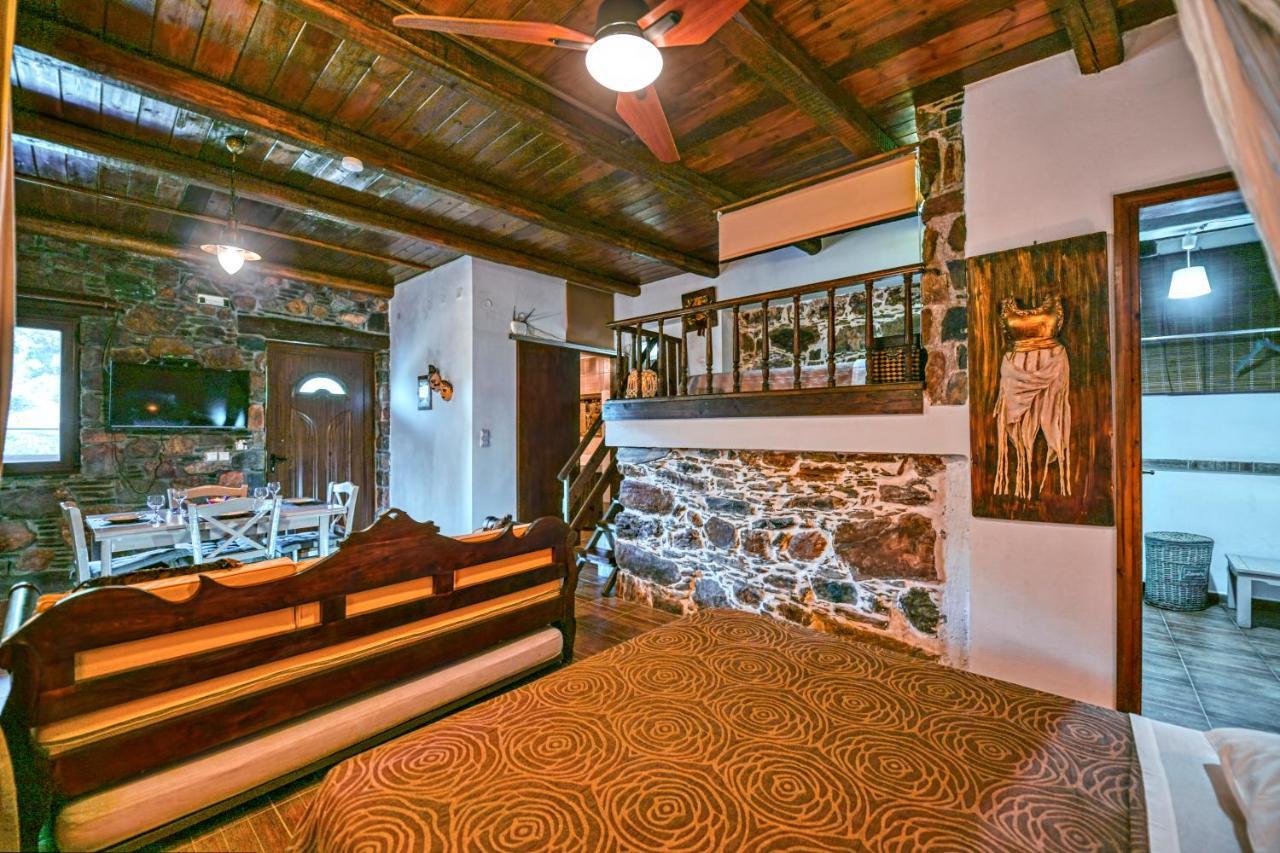 "Pefkopetro" Traditional House Keramotí Exteriör bild