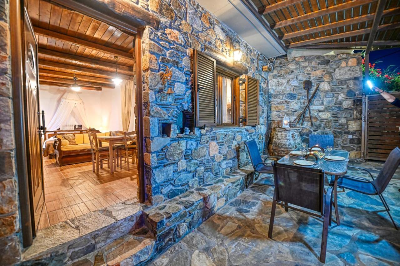 "Pefkopetro" Traditional House Keramotí Exteriör bild
